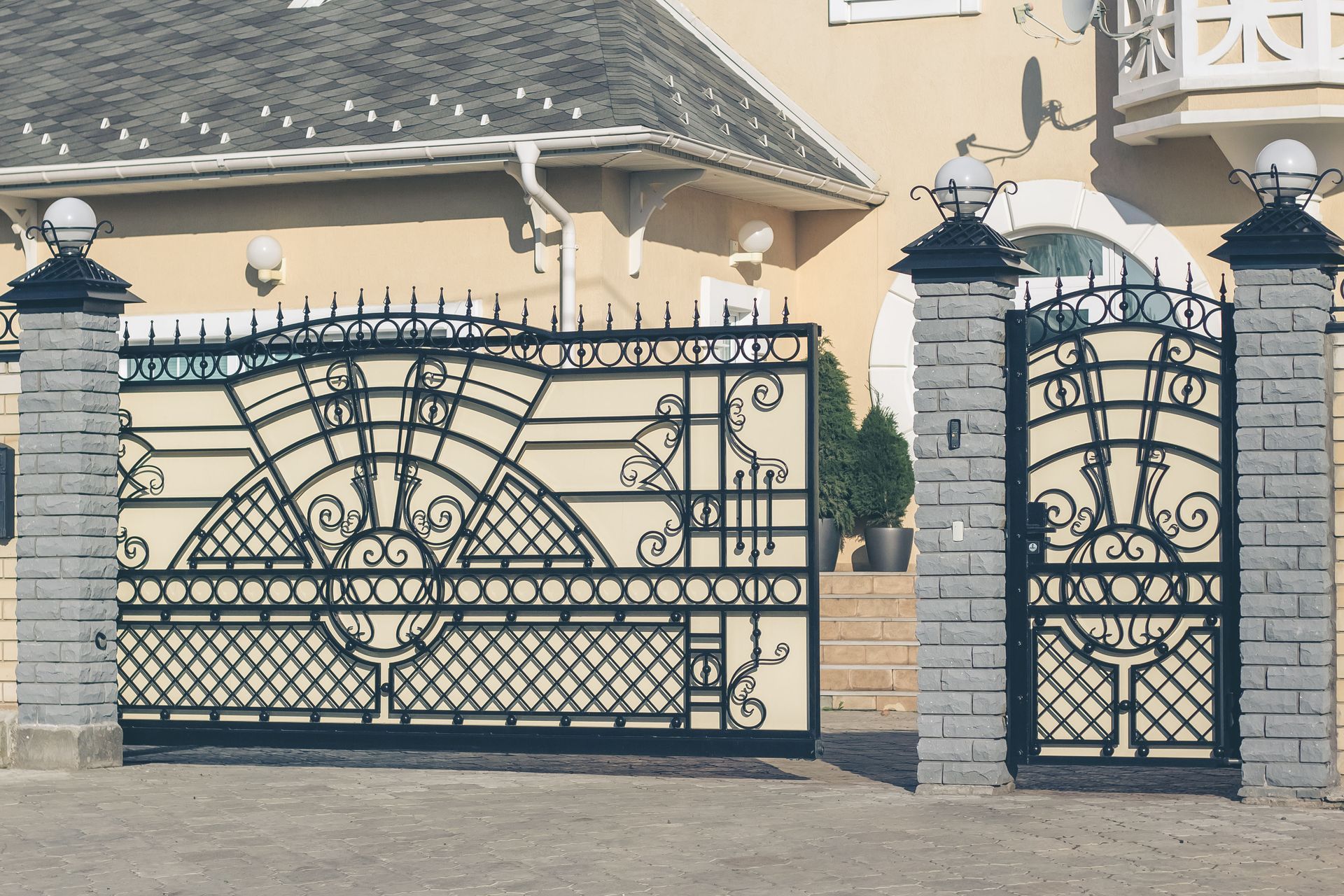 Wood or iron gates comparison