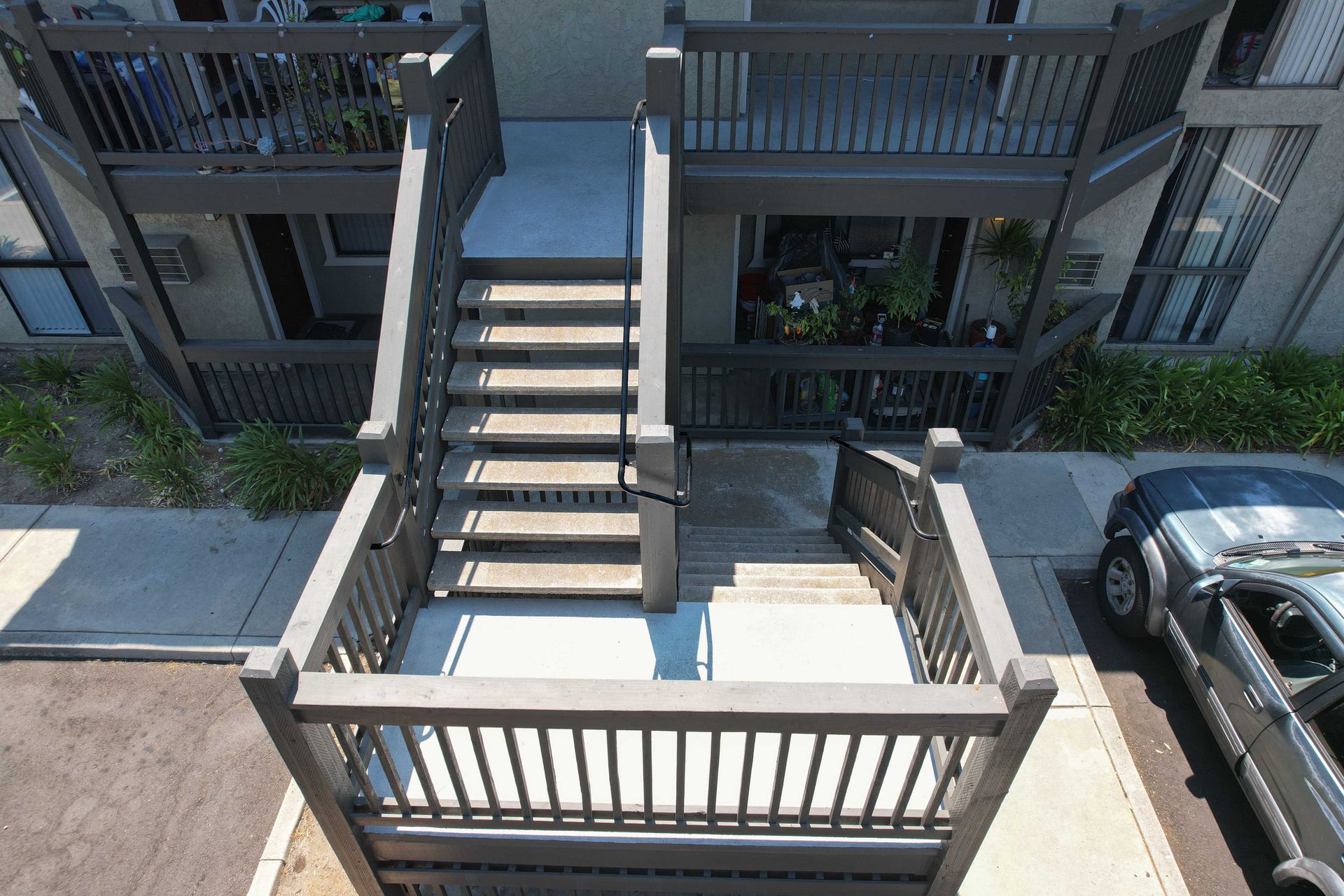 Multi-family walkway railing